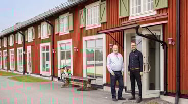 Magnus och Anders står utanför kontoret i Östersund