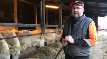 Lars Nathanaelsson med sina köttdjur