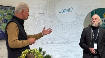 Stefan Malmström och Åke Källström från Landshypotek håller räntesnack på Elmia Lantbruk