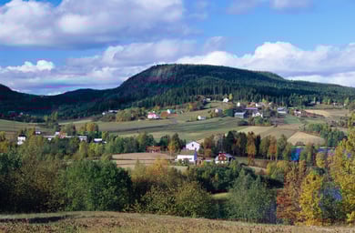 Landsbygd med hus och åkrar, Omne i Ångermanland