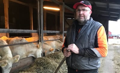 Lars Nathanaelsson med sina köttdjur