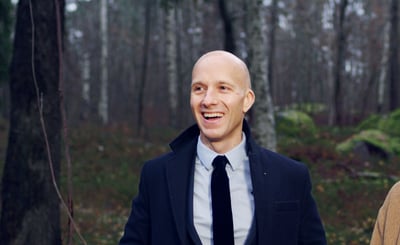 Porträtt av Martin Kihlberg i skogen