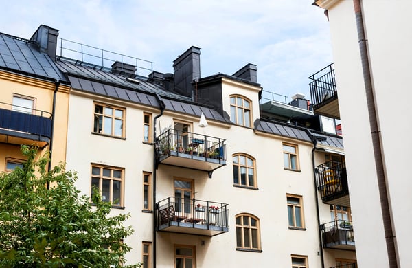 Bostadshus med balkonger