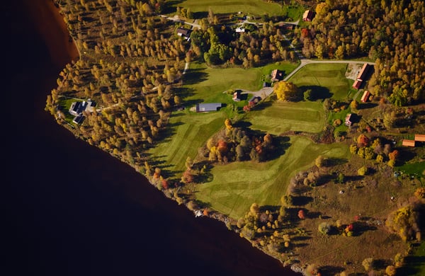 Flygbild över skog och åkrar i Värmland