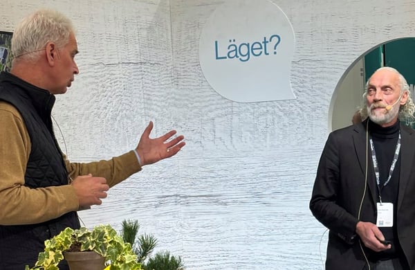 Stefan Malmström och Åke Källström från Landshypotek håller räntesnack på Elmia Lantbruk