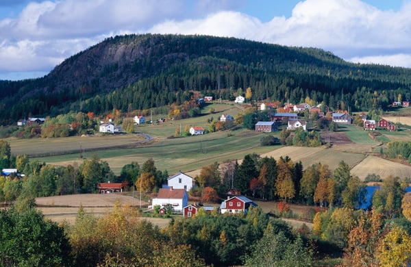 Landsbygd med hus och åkrar, Omne i Ångermanland