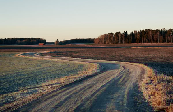 Grusväg på vintern
