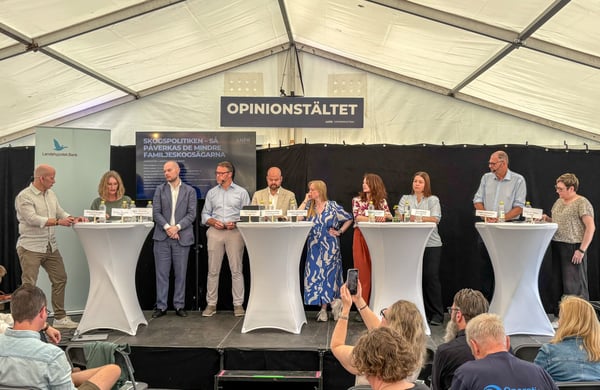 Panelsamtal i Almedalen med flera riksdagsledamöter på plats