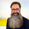 Porträtt av Tomas Uddin, chef strategisk kommunikation